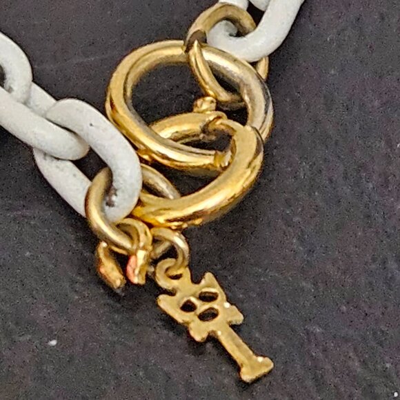 Vintage Trifari White Enamel Chain & Double Drop Pendant Necklace and Earrings - Picture 10 of 16